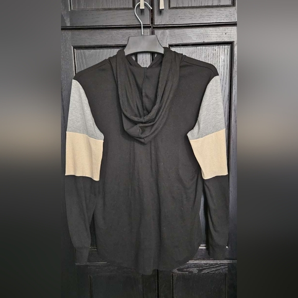 Soft & Lightweight Thin Hooded Top - Picture 5 of 6